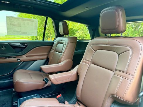 New 2026 Lincoln Aviator Reserve AWD/4WD image 17