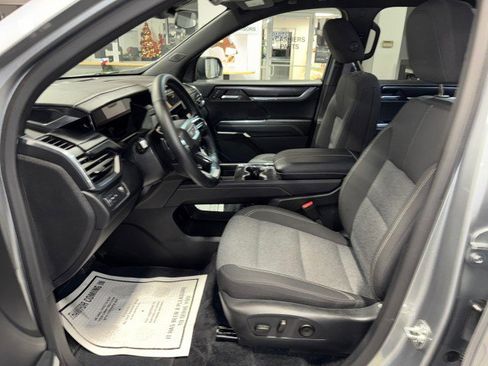 Used 2025 GMC Acadia Elevation image 15