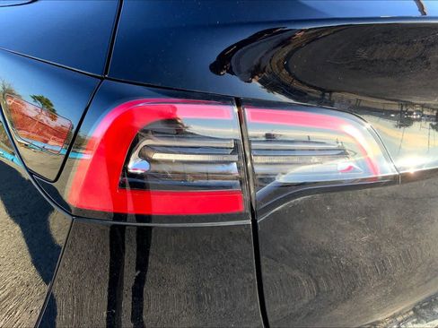 Used 2023 Tesla Model Y Long Range image 27