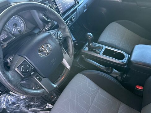 Used 2020 Toyota Tacoma TRD Off-Road w/ Technology Package image 12