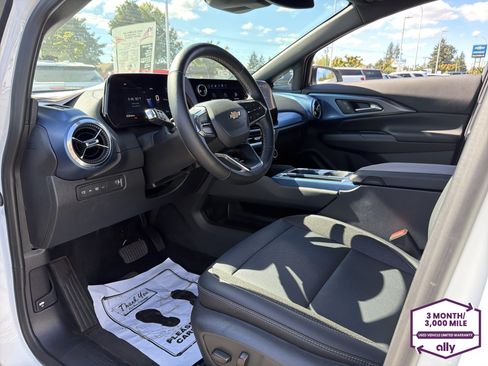 Used 2025 Chevrolet Equinox EV LT w/ LPO, Blackout Package AWD/4WD image 9