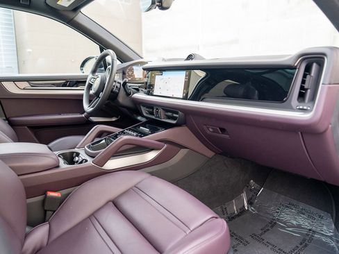 Used 2024 Porsche Cayenne E-Hybrid image 26