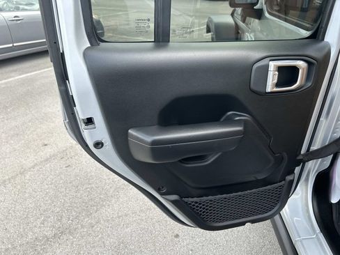 Used 2024 Jeep Wrangler Unlimited AWD/4WD image 26