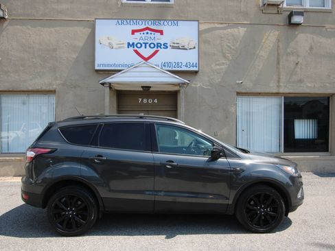 Used 2018 Ford Escape SE w/ SE Sport Appearance Package AWD/4WD image 4