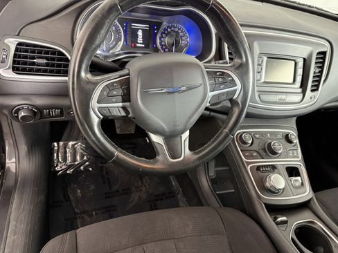 Used 2015 Chrysler 200 Limited w/ Convenience Group image 15