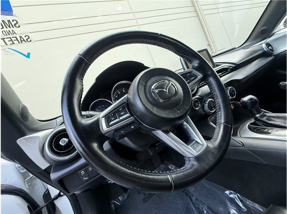 Used 2017 MAZDA MX-5 Miata Grand Touring RWD image 8