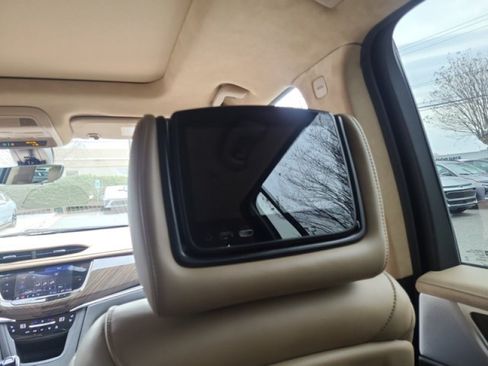 Used 2023 Cadillac XT6 FWD image 40