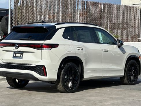 New 2026 Volkswagen Tiguan SE R-Line FWD image 5