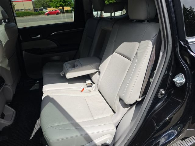 Used 2018 Toyota Highlander Limited FWD image 33