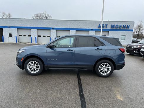 Used 2024 Chevrolet Equinox LS w/ LS Convenience Package AWD/4WD image 2