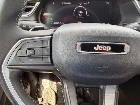 Used 2024 Jeep Grand Cherokee L Limited w/ Luxury Tech Group II AWD/4WD image 16