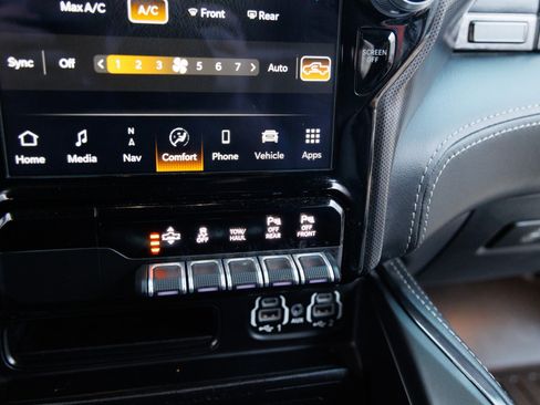 Used 2022 RAM 1500 Limited w/ Body Color Bumper Group image 27