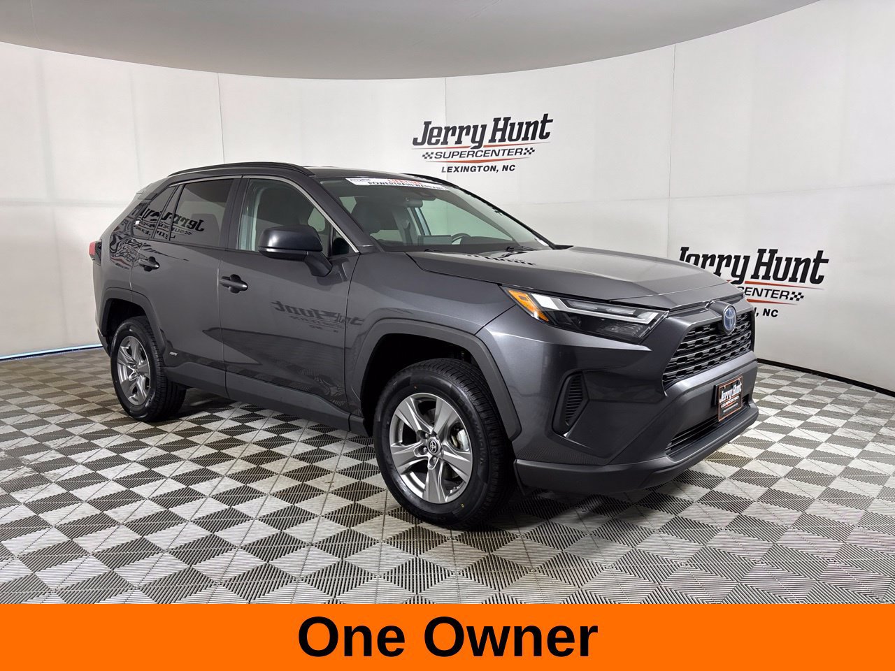 Used 2024 Toyota RAV4 LE AWD/4WD image 4
