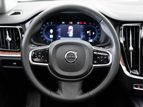 Used 2024 Volvo S60 B5 Plus image 10