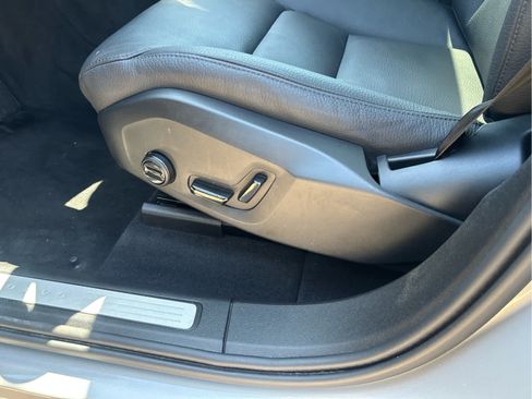 Used 2025 Volvo XC60 B5 Plus AWD/4WD image 24