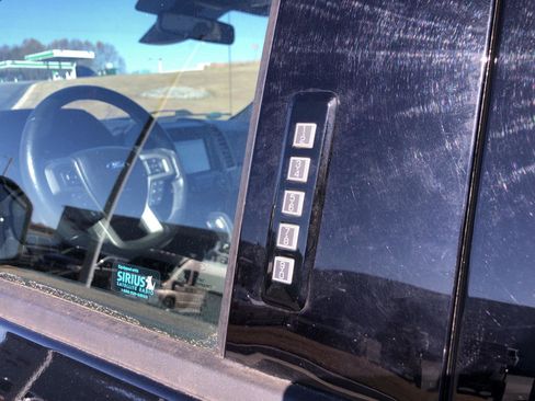 Used 2018 Ford F150 Raptor w/ Equipment Group 802A Luxury image 26