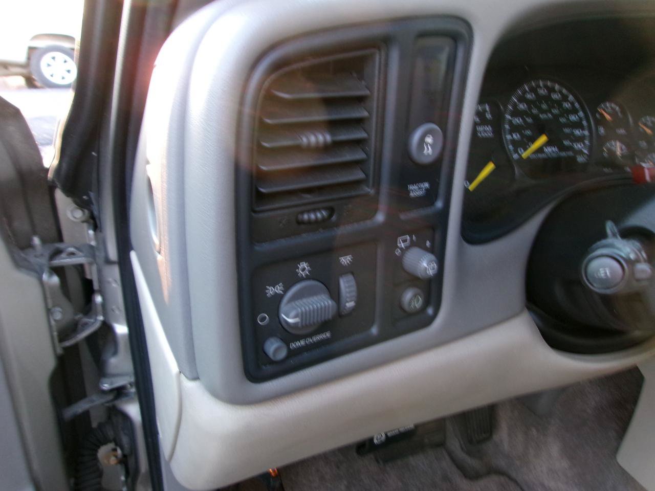 Used 2001 Chevrolet Suburban LT w/ LT Preferred Equipment Group RWD image 13