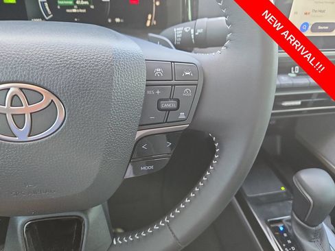 Used 2025 Toyota Camry SE AWD/4WD image 19