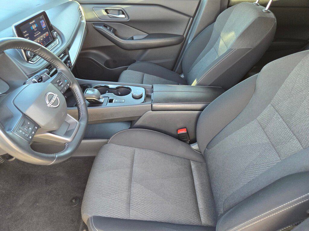Used 2025 Nissan Rogue SV AWD/4WD image 11