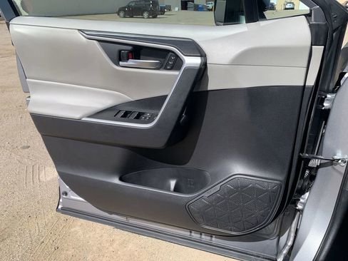 Used 2021 Toyota RAV4 XLE Premium image 21