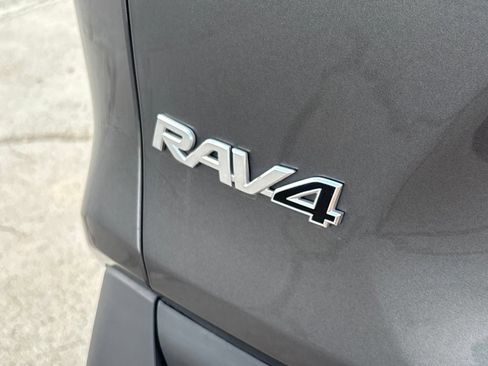 Used 2019 Toyota RAV4 XLE FWD image 33