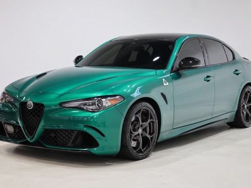 Used 2023 Alfa Romeo Giulia Quadrifoglio RWD image 3