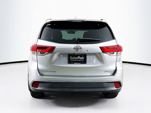 Used 2018 Toyota Highlander SE AWD/4WD image 7