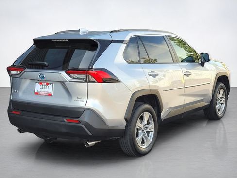 Used 2023 Toyota RAV4 LE AWD/4WD image 7