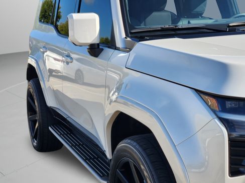 Used 2024 Lexus GX 550 w/ Accessory Package (Z1) AWD/4WD image 37