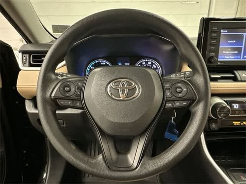Used 2021 Toyota RAV4 LE image 7
