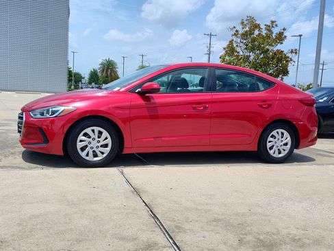 Used 2018 Hyundai Elantra SE w/ SE Connectivity Package 04 FWD image 3