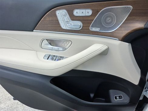 Used 2025 Mercedes-Benz GLS 450 4MATIC image 31