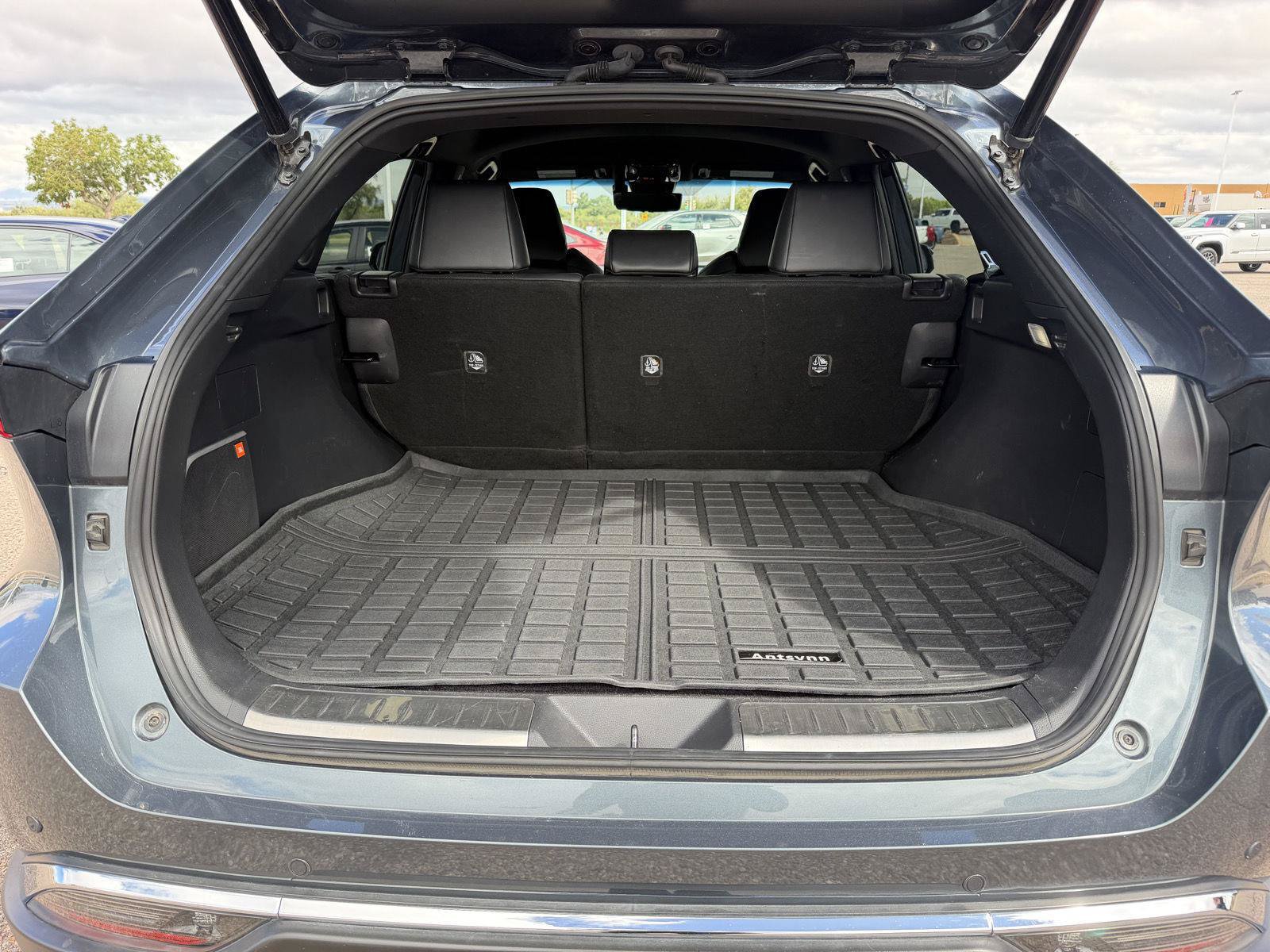 Used 2022 Toyota Venza Limited AWD/4WD image 5
