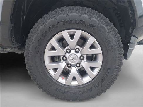Used 2018 Toyota Tacoma SR5 image 17