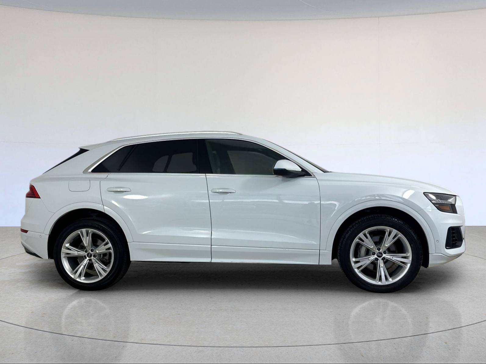 Used 2023 Audi Q8 Premium w/ Convenience Package AWD/4WD image 7