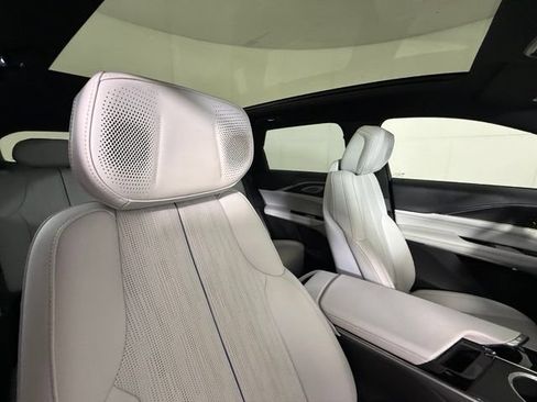 Used 2024 Cadillac Lyriq Luxury RWD image 30