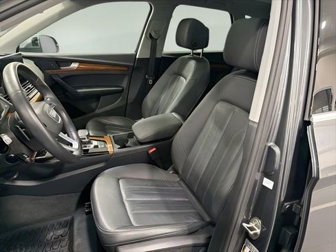 Used 2023 Audi Q5 2.0T Premium w/ Convenience Package AWD/4WD image 11