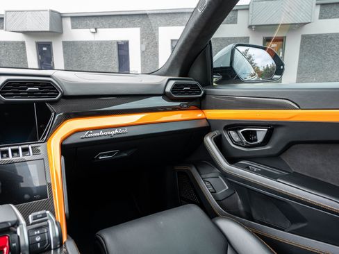 Used 2020 Lamborghini Urus AWD/4WD image 35