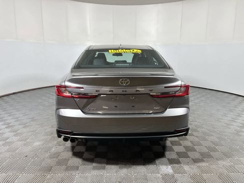 Used 2025 Toyota Camry SE image 7