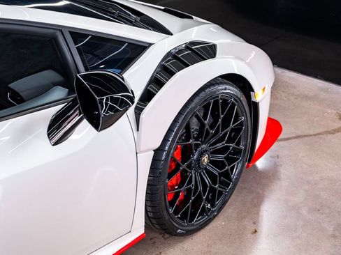 Used 2024 Lamborghini Huracan STO RWD image 26