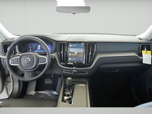 New 2025 Volvo XC60 B5 Core w/ Climate Package image 23