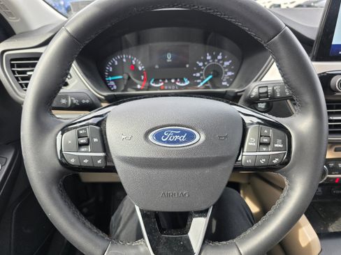 Used 2022 Ford Escape SE w/ Cold Weather Package image 12
