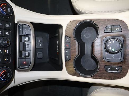 Certified 2022 GMC Acadia Denali w/ Denali Ultimate Package image 16