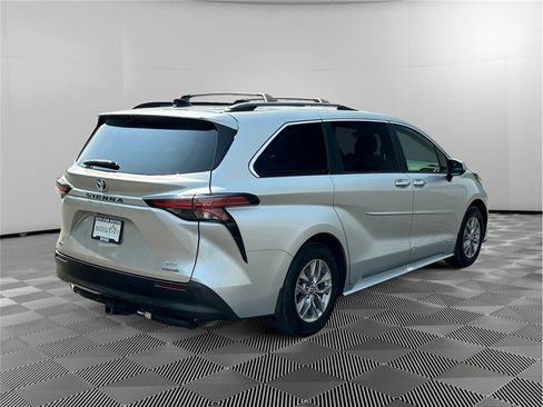 Used 2021 Toyota Sienna XLE w/ XLE Plus Package AWD/4WD image 5