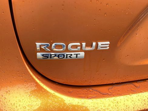 Used 2022 Nissan Rogue Sport SV w/ Technology Package image 12