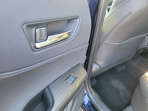 Used 2024 Toyota Venza Limited image 13