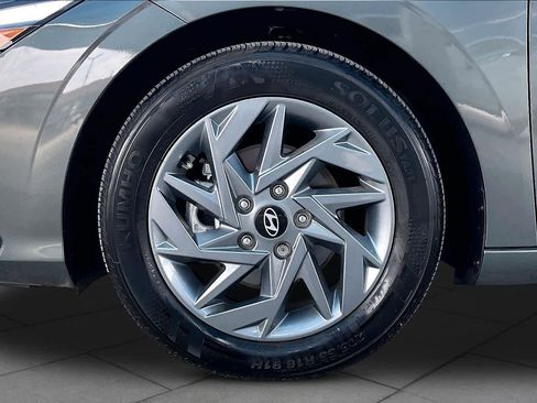 Used 2024 Hyundai Elantra SEL FWD image 10