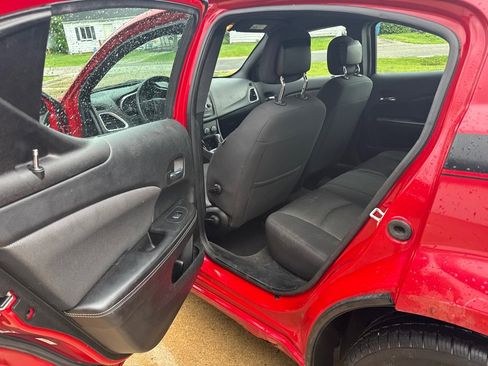 Used 2013 Dodge Avenger SE FWD image 12