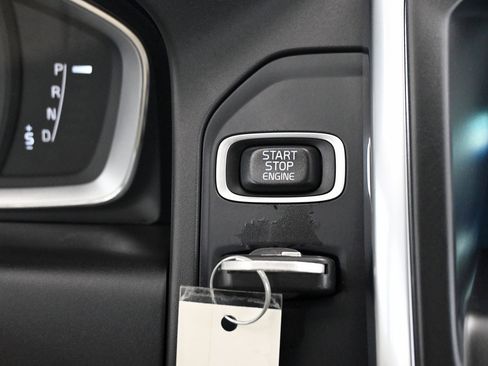 Used 2015 Volvo XC60 T5 image 9