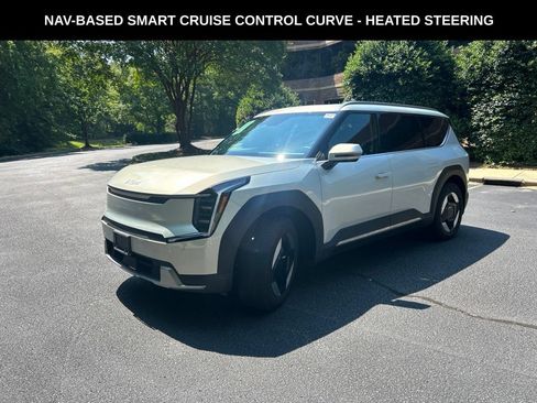 Used 2024 Kia EV9 Wind AWD/4WD image 2